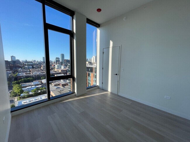 Building Photo - 1101 W Van Buren St