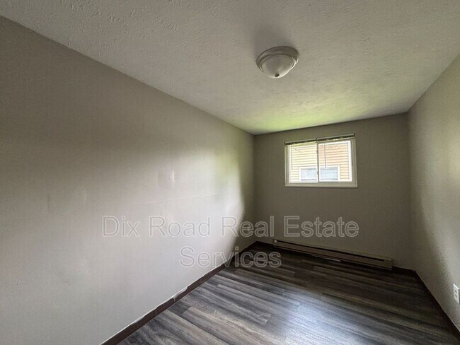 Building Photo - 739 Trumbull St