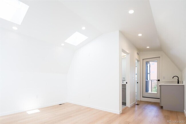 Building Photo - 267 S Jackson St