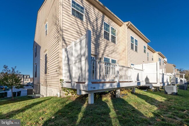 Building Photo - 3223 Clear Spring Dr