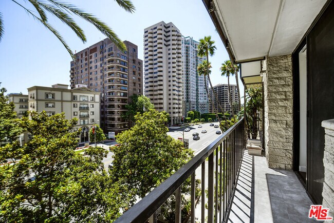 Building Photo - 10535 Wilshire Blvd