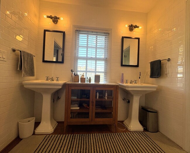 Building Photo - Stunning Home with Loft-Style ADU & Outdoor Amenities