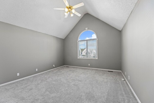 Building Photo - Four Bedroom Home Available in Overland Park