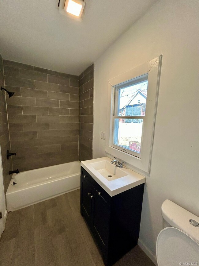 Building Photo - 106 Ball St