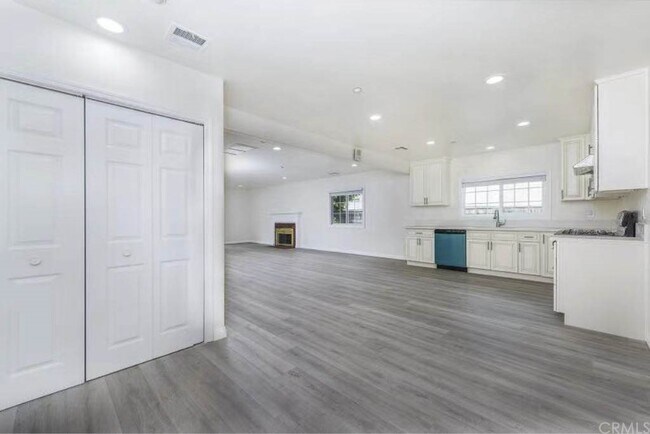Building Photo - 506 San Luis Rey Rd