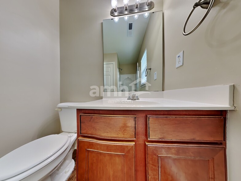 Building Photo - 4999 Ballantine Dr