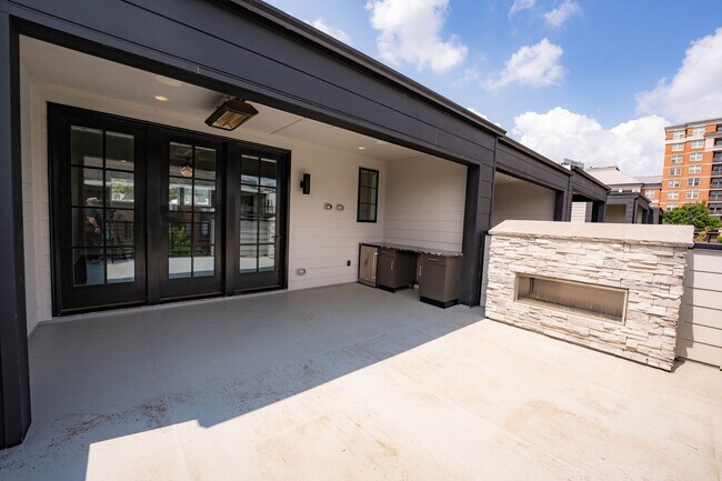 Building Photo - Luxury Reston Rental
