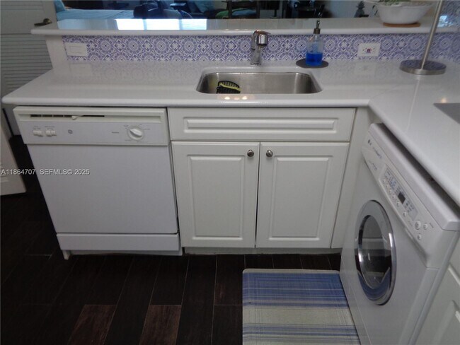 Building Photo - 2501 S Ocean Dr