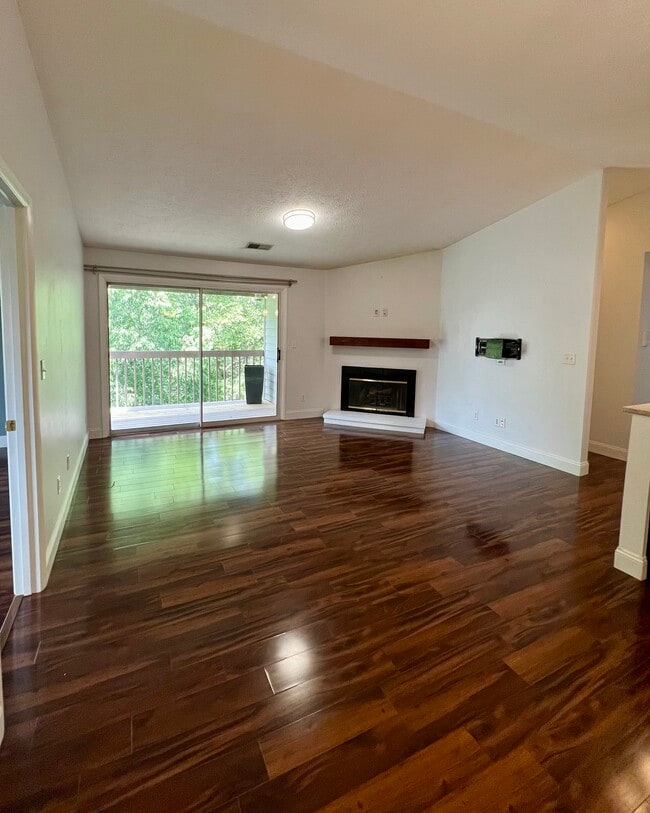 Building Photo - 8859 Eagleview Dr