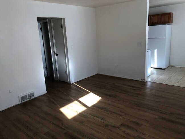 Building Photo - Mountain views | Near downtown Golden | Quaint apartment building