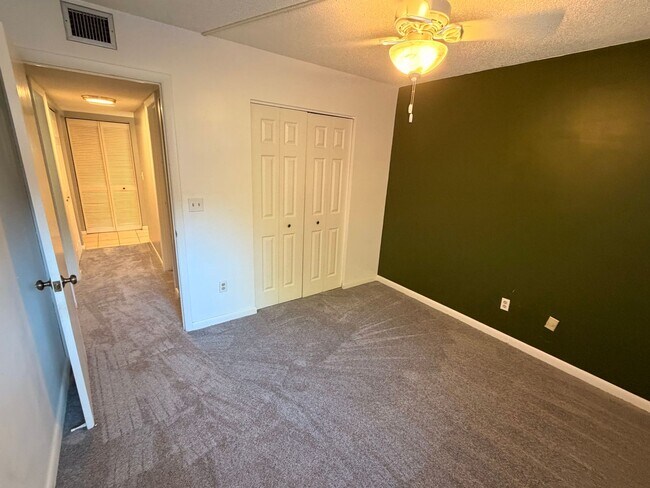 Building Photo - 7 Castania Ct