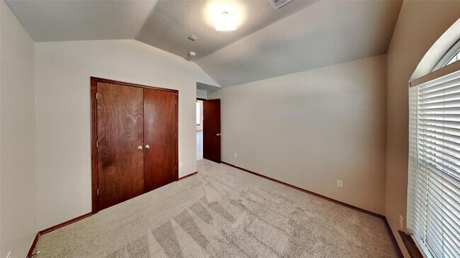 Building Photo - 2212 SW 141st Pl