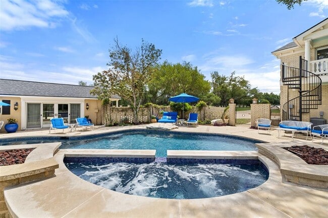 Building Photo - 17700 N Rim Dr