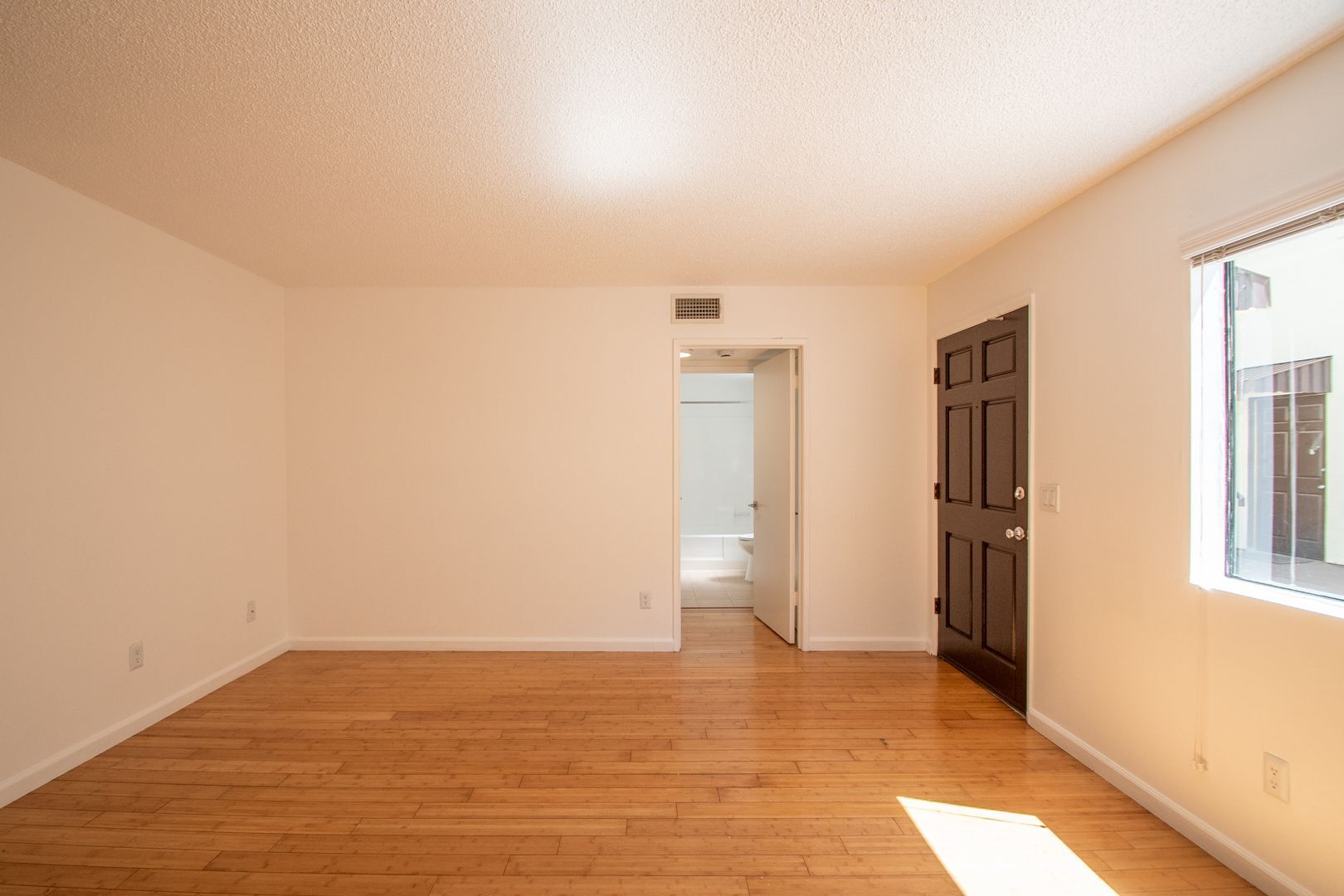 Building Photo - 12338 Oxnard St