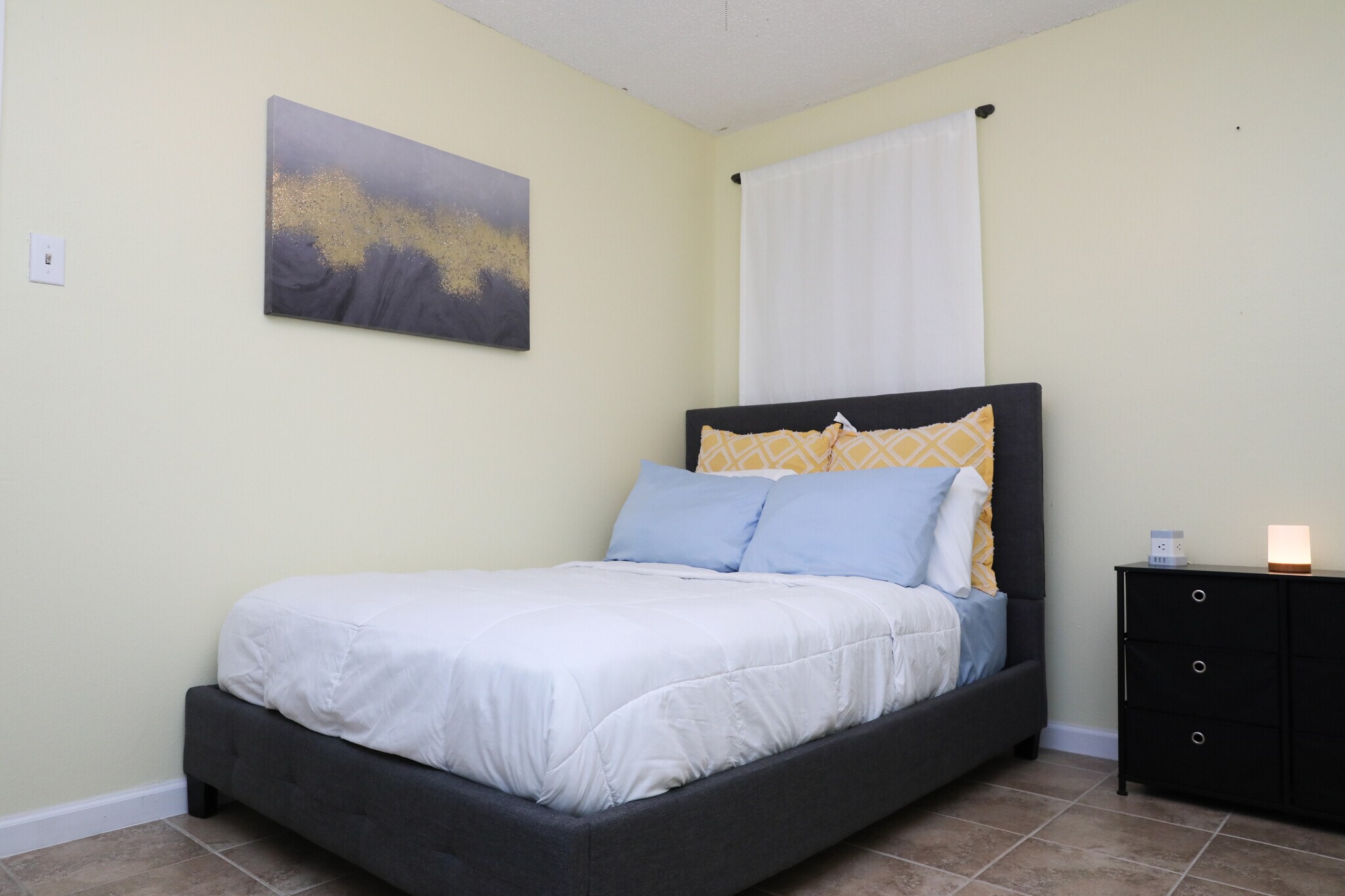 Comfy full sized bed - 8612 Echo St