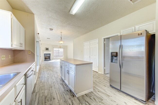 Building Photo - 13030 Richmond Ave