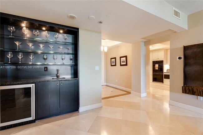 Building Photo - 445 Grand Bay Dr