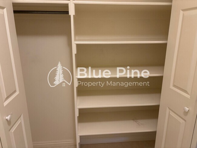 Building Photo - 3863 Ridgeview Cir