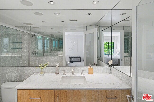 Building Photo - 720 Huntley Dr