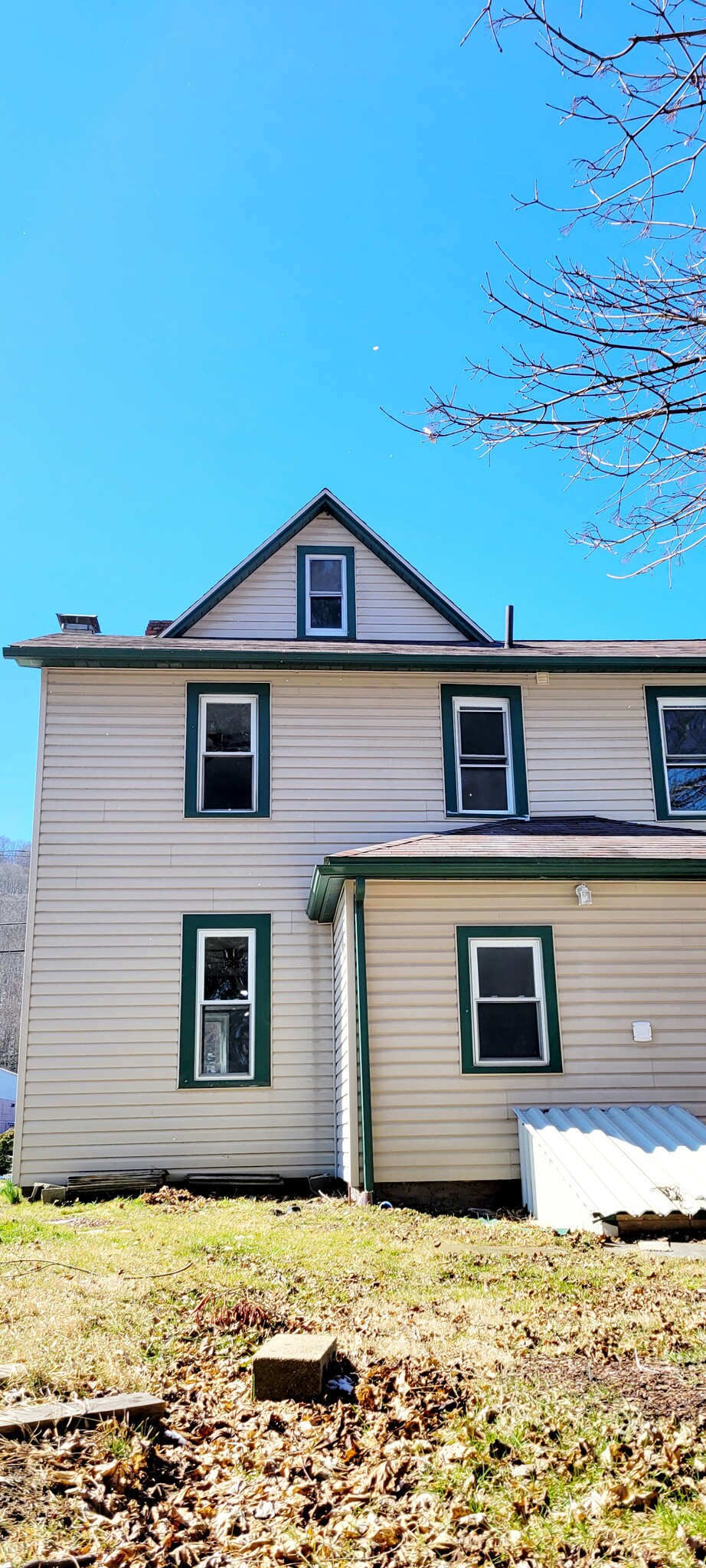 Building Photo - 1034 Buffalo St