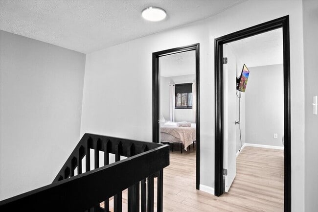 Building Photo - 1150 Country Club Dr