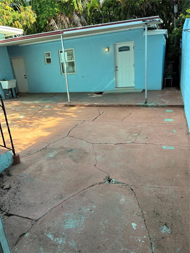 Building Photo - 1774 SW 11th St