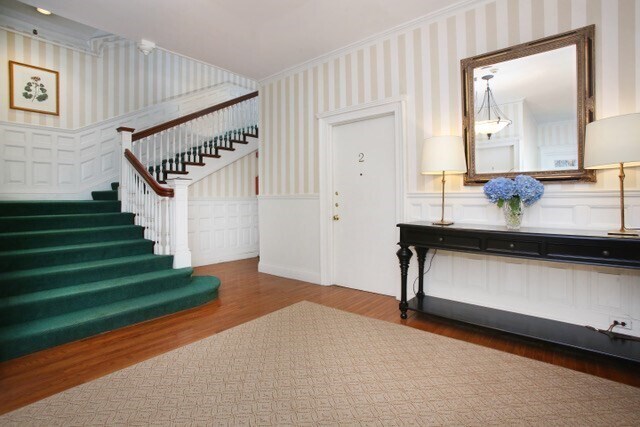 Building Photo - 164 Beacon St