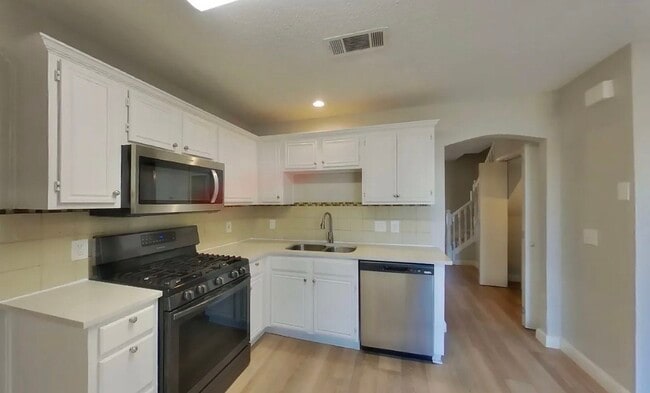 Building Photo - Modern 3-Bedroom Sanctuary in a Sought-After Location