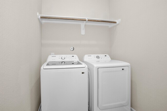 Building Photo - 28100 Rocky Heights Dr