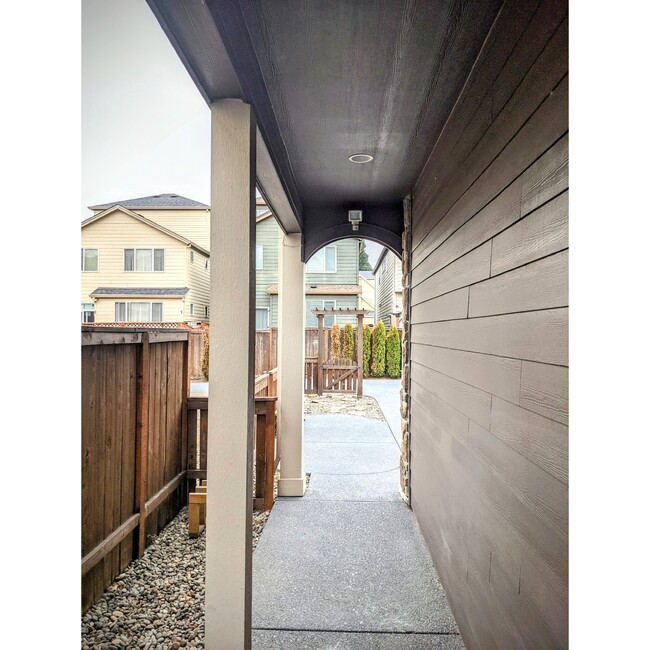 Building Photo - 730 SW 207th Pl