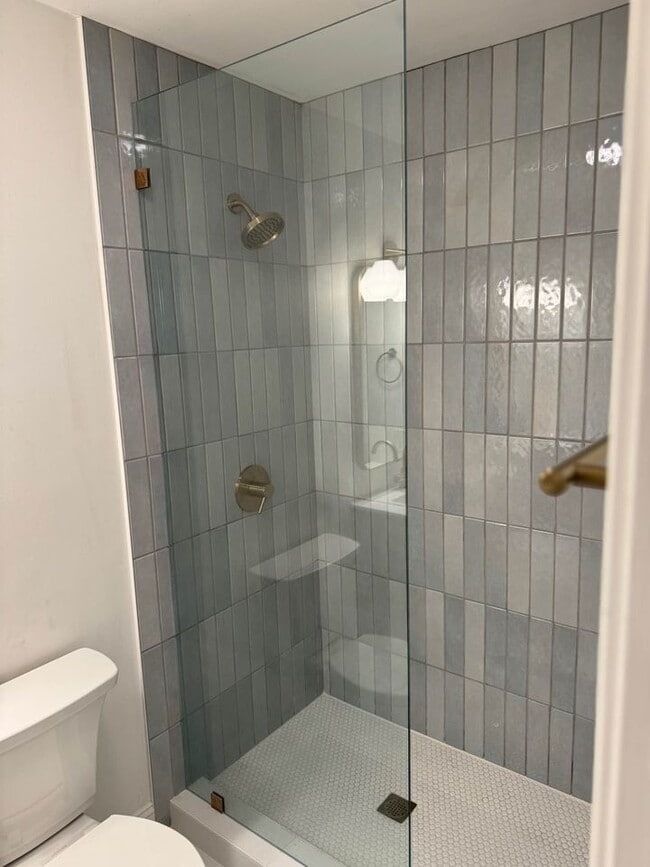 Building Photo - 3940 Halehaven Dr