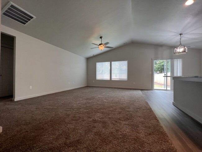 Building Photo - Comfort and Luxury Single Family Home