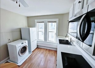 Building Photo - 155 Spruce St