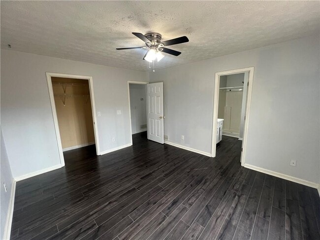 Building Photo - 5568 Elderberry Ln