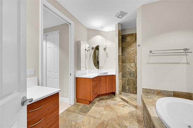 Building Photo - 2633 NE 14th Ave