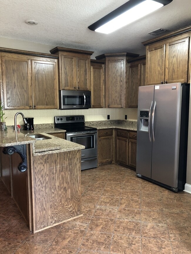 Building Photo - Spacious and Charming 3-Bedroom Home - Ludowici, GA