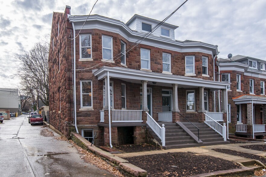 Front Corner Unit - 4112 Chesapeake St NW