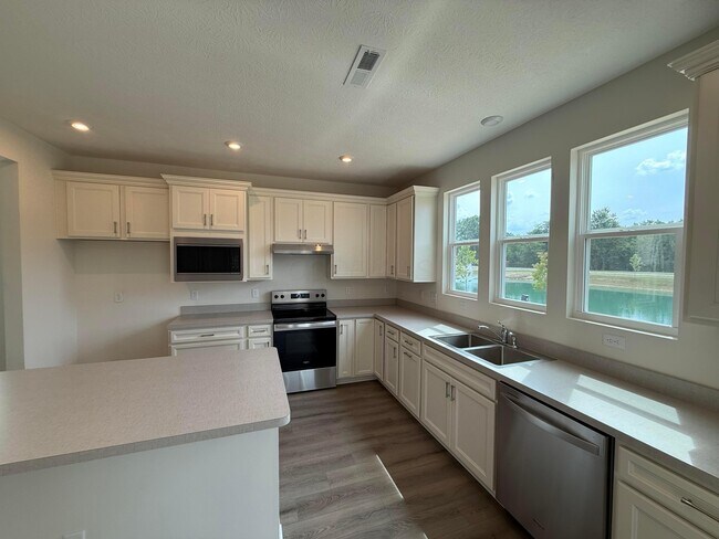 Building Photo - 6650 Preserve Dr