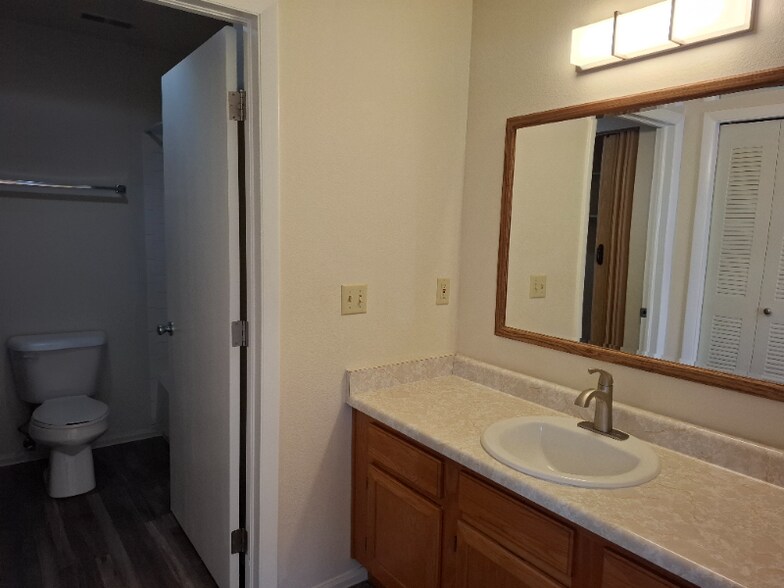 Building Photo - 3026 N Prospect St