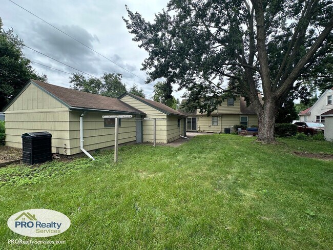 Building Photo - 3 Bedroom Home in St. Paul