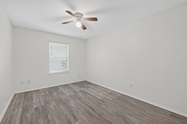 Building Photo - 315 Waterlily Way