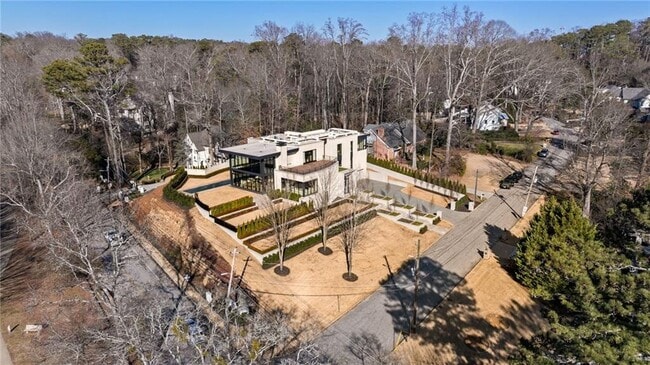 Building Photo - 14 Lake Forrest Ln NE