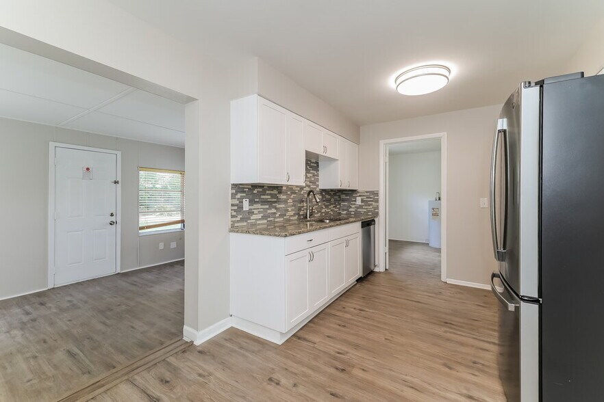 Building Photo - 309 Vaniman Ave