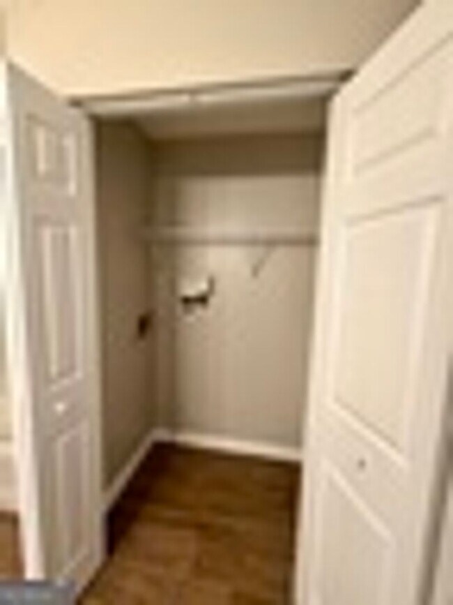 Building Photo - 438/440 Admirals Walk Dr