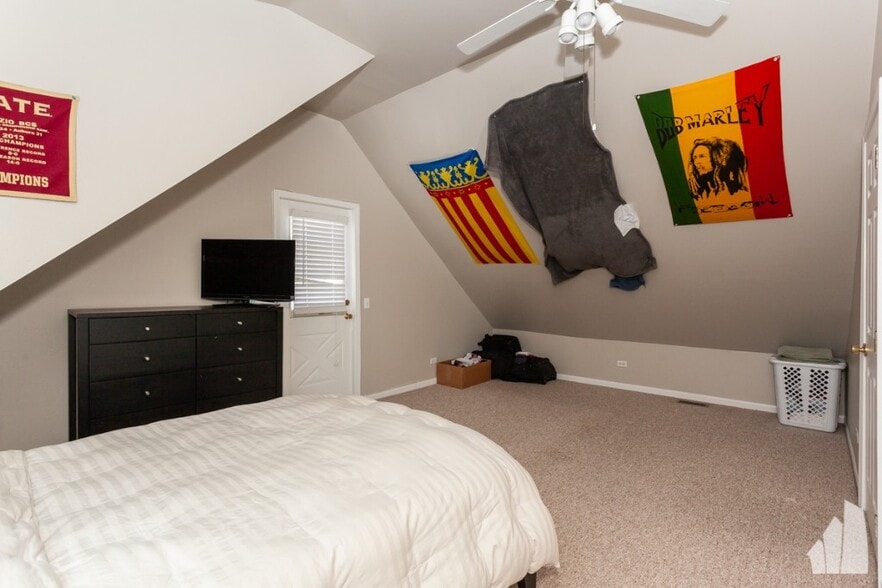 Building Photo - 2440 N Ashland Ave