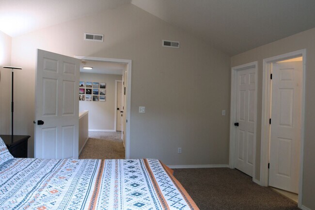 Building Photo - Updated Craftsman on Corner Lot in Aloha~ ...