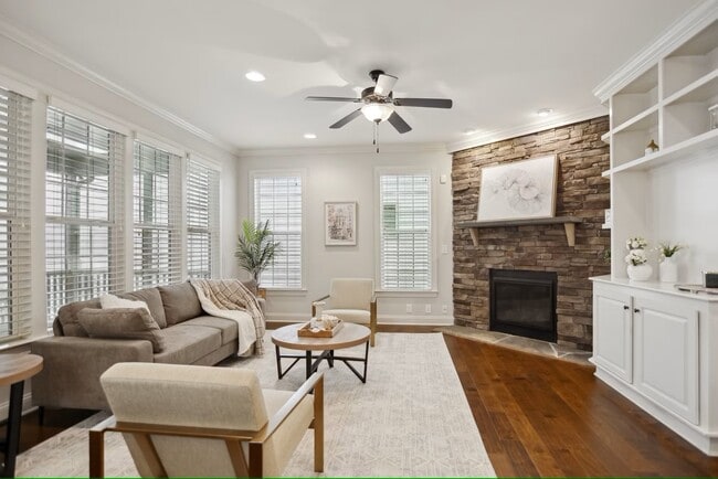 Building Photo - 1212 Sand Pine Dr