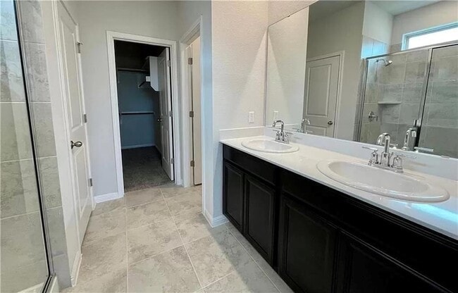 Building Photo - 317 Serpens St