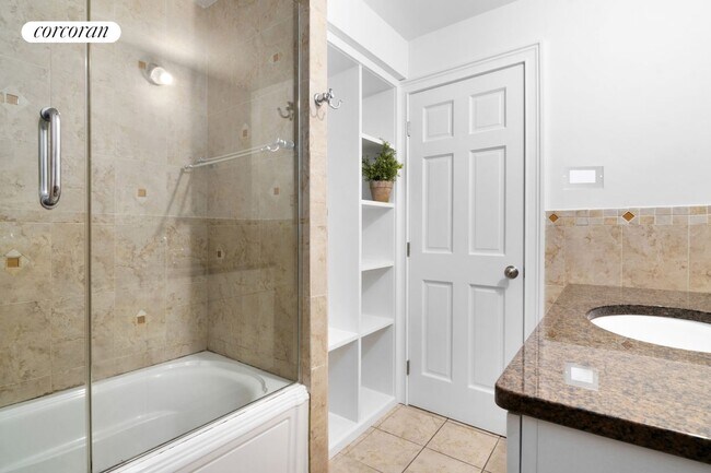 Building Photo - 553 Clinton St