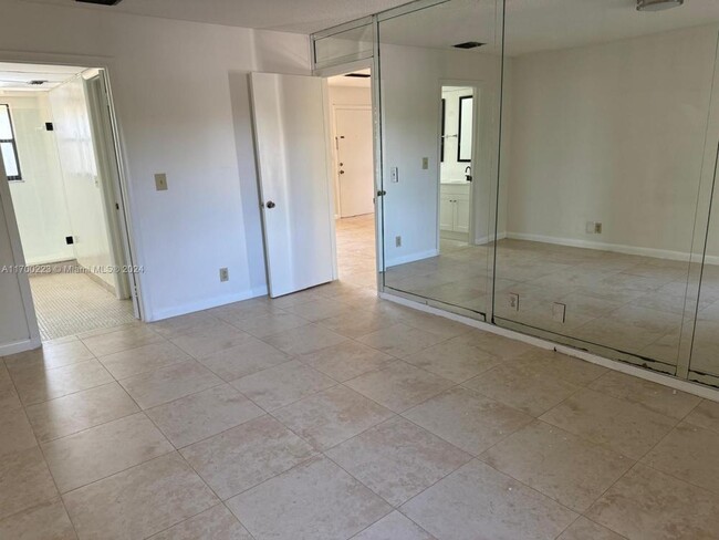 Building Photo - 2 bedroom in Hollywood FL 33020